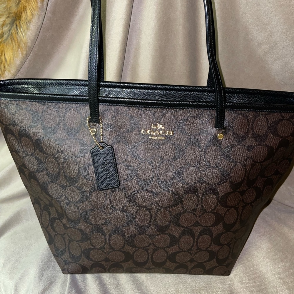 Coach Signature City Zip Tote